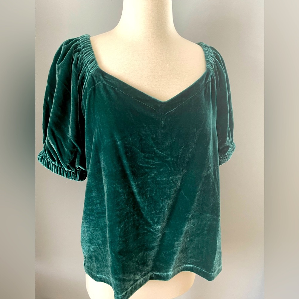 Loft crushed green velvet romantic top, never worn NWT so pretty for spring!